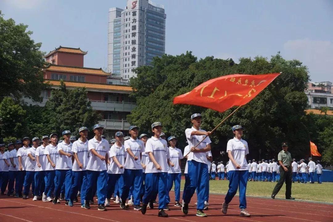 就要溢出屏幕一股濃濃的書香氣息廣東廣雅中學的校服廣東廣雅中學4平