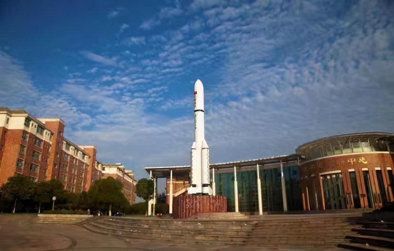 这所学校就是南昌航空大学,位于江西南昌,是省人民政府和国防科技工业