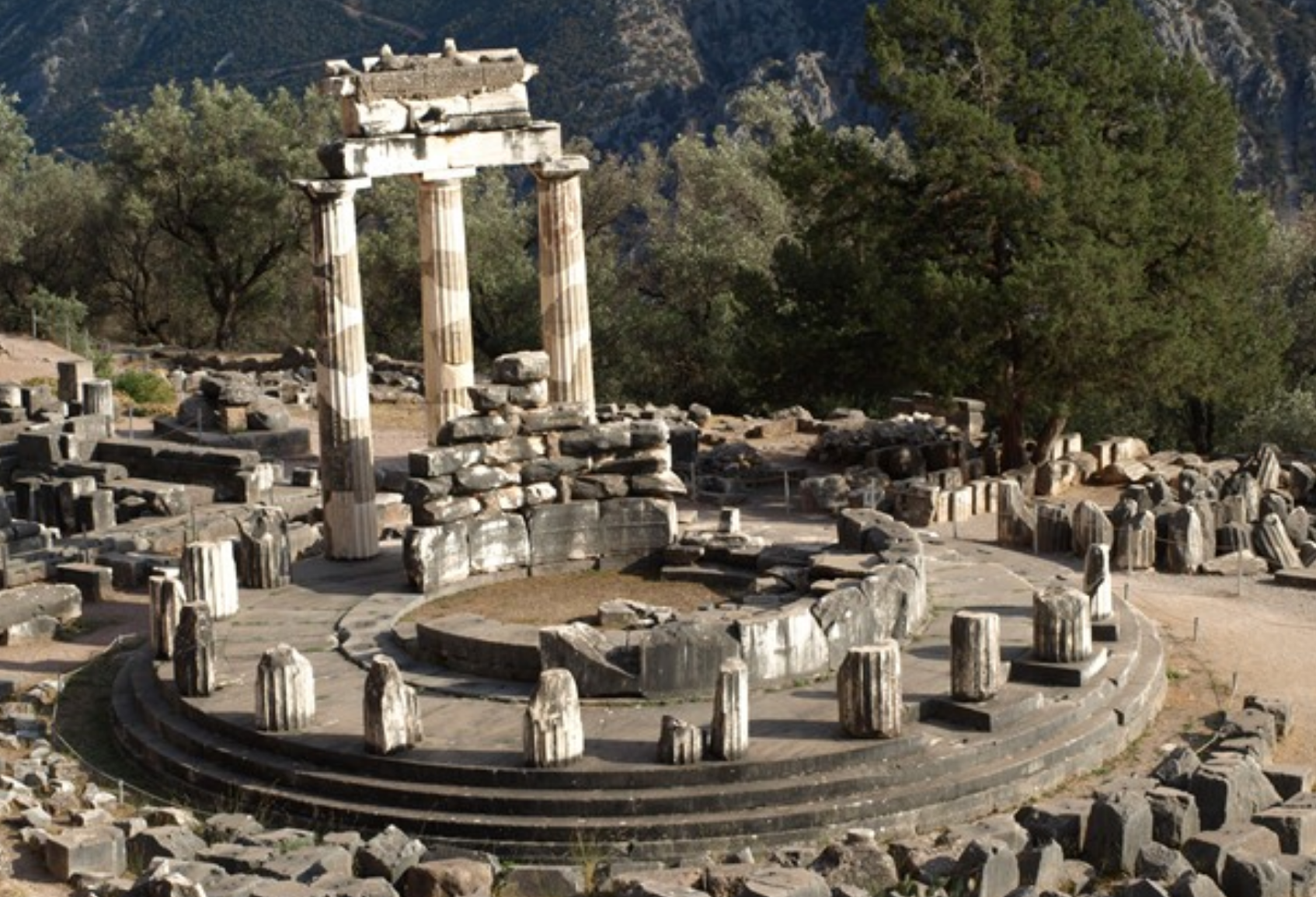 古希腊建筑代表作有哪些(阿帕亚神庙位于哪里)